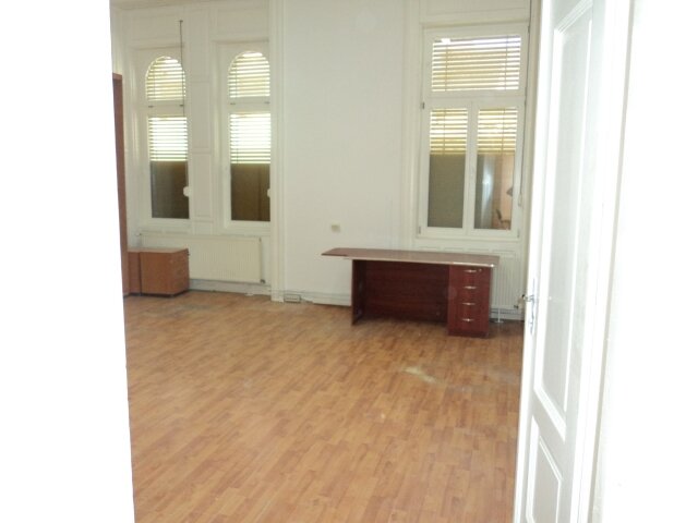 Timisoara, Tribunal, apartament 5 camere renovat, 181 mp, 388.000 euro.