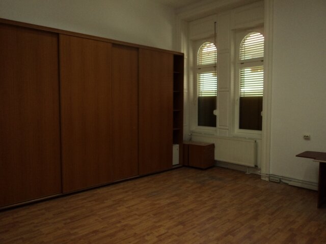 Timisoara, Tribunal, apartament 5 camere renovat, 181 mp, 388.000 euro.